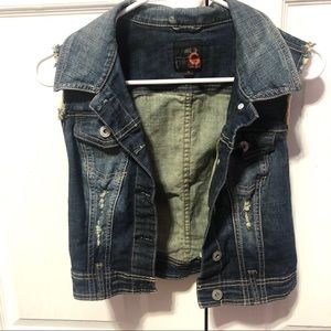 Guess Sleeveless Jean Jacket ✨ Size Medium